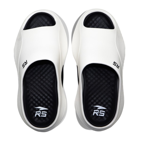 OASIS MEN WHITE BLACK